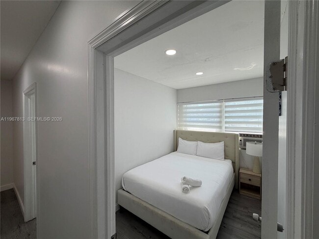 Building Photo - 10002 E Bay Harbor Dr