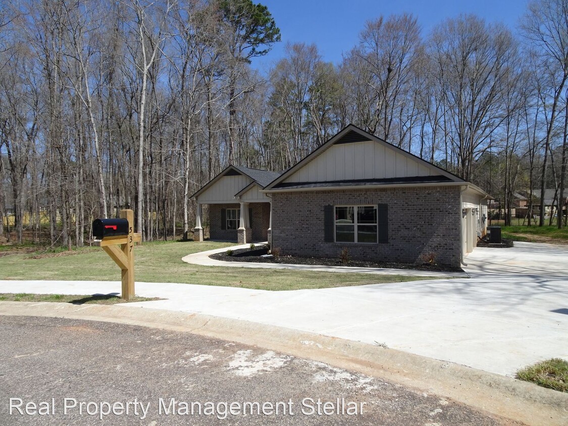 Primary Photo - 4 br, 3 bath House - 537 Forest Path