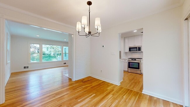 Building Photo - 5027 Eskridge Terrace NW