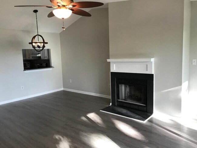 Building Photo - AVAILABLE NOW: Stunning Lakeside Condo