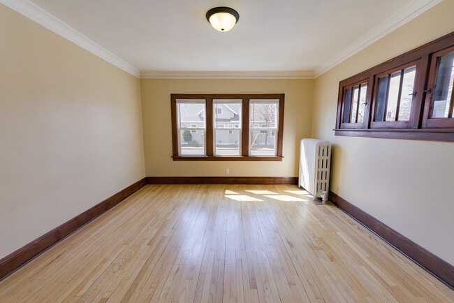 Building Photo - 726 E 38th St