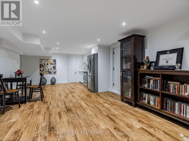 Building Photo - 30 Chiswell Crescent