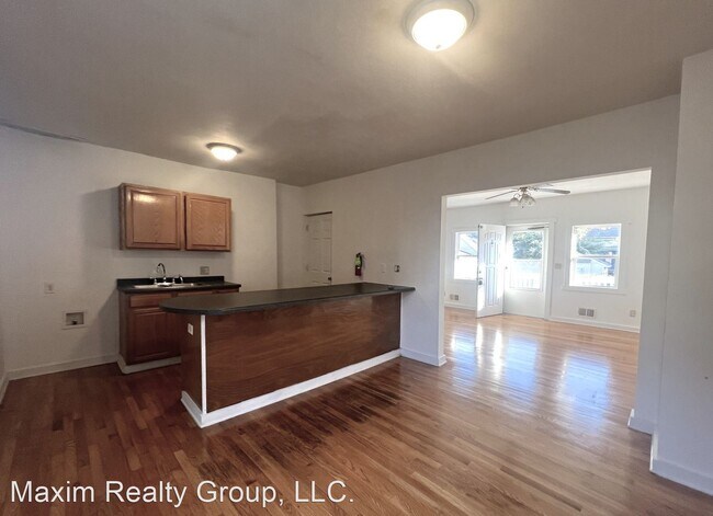 Building Photo - 2 br, 1 bath House - 2718 PACIFIC ST