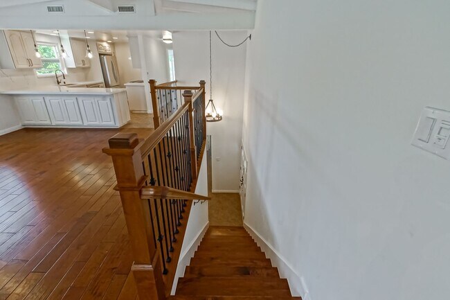 Foto del edificio - RECENTLY REMODELED, BRIGHT & AIRY 3BR2BA G...
