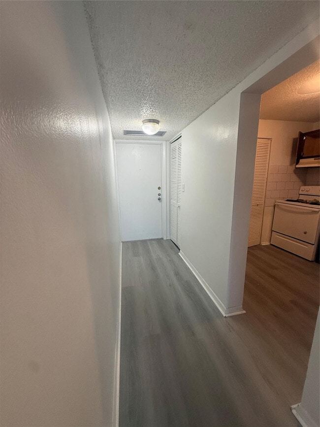 Building Photo - 7960 N Colony Cir