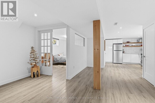 Photo du bâtiment - 2112 Amesbury Crescent