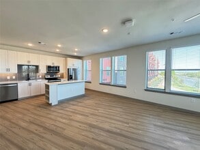 Building Photo - 11604 Stonehollow Dr