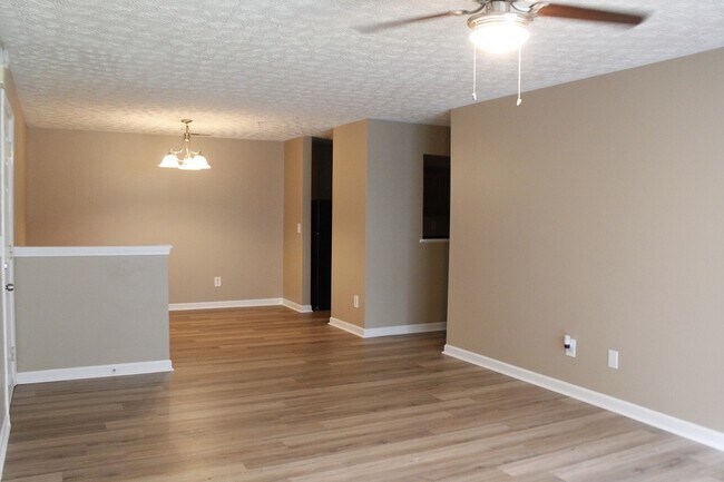 Foto del edificio - 12303 Fairington Ridge Cir