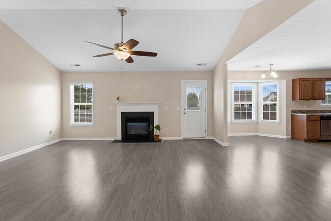 Building Photo - 401 Tree Ct