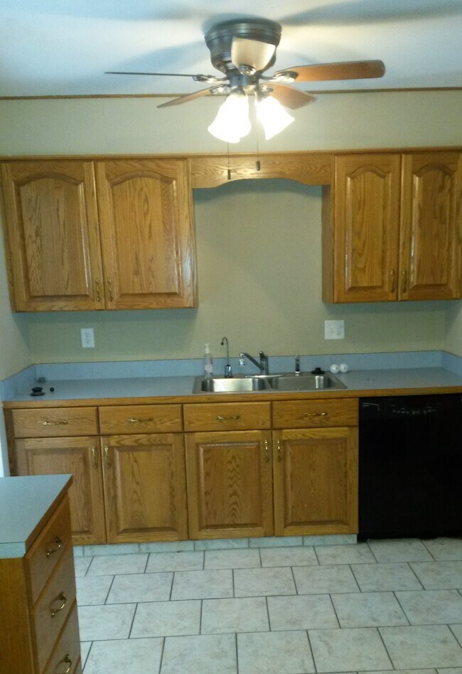 Building Photo - 1150 Edearl Ln