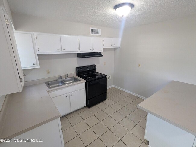 Foto del edificio - 6480 Forest Glen Dr
