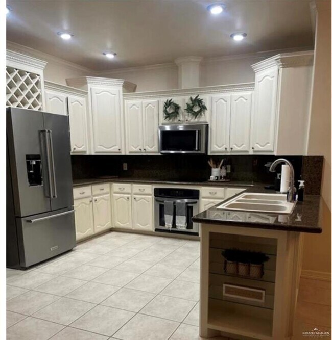 Building Photo - 3310 Lancelot Ln