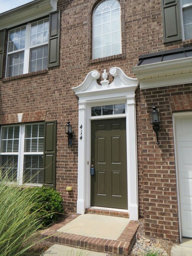 Foto del edificio - Great 3 Bed 2.5 bath townhome in Sunset Po...