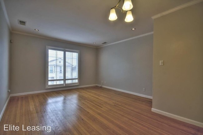 Building Photo - 1162 Goettingen St