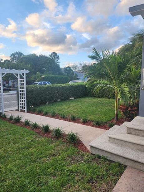 Building Photo - 126 S E St