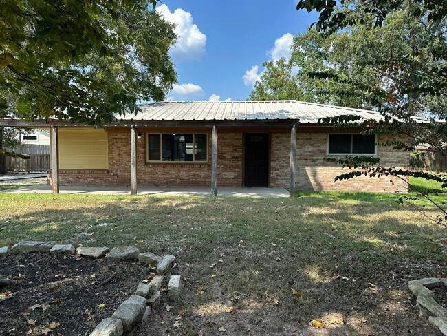 Foto del edificio - 22450 Oakley Rd