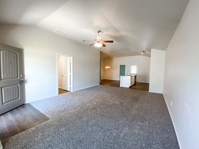 Building Photo - 3/2/2 Home in Windstone!