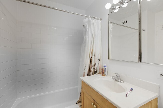 Foto del edificio - 1355 N Sandburg Ter