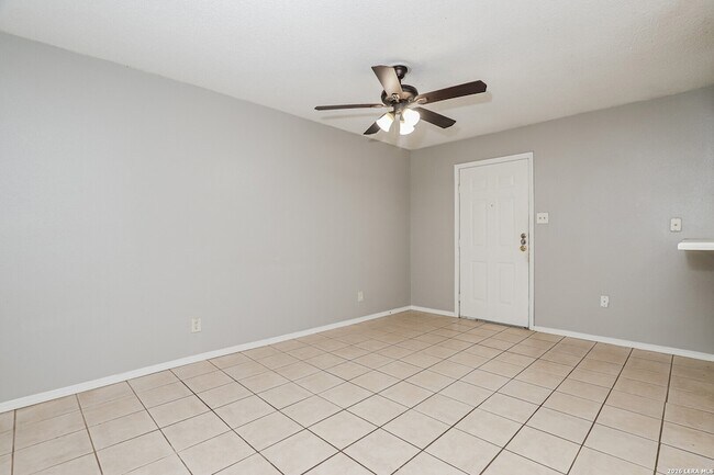 Building Photo - 820 W Olmos Dr