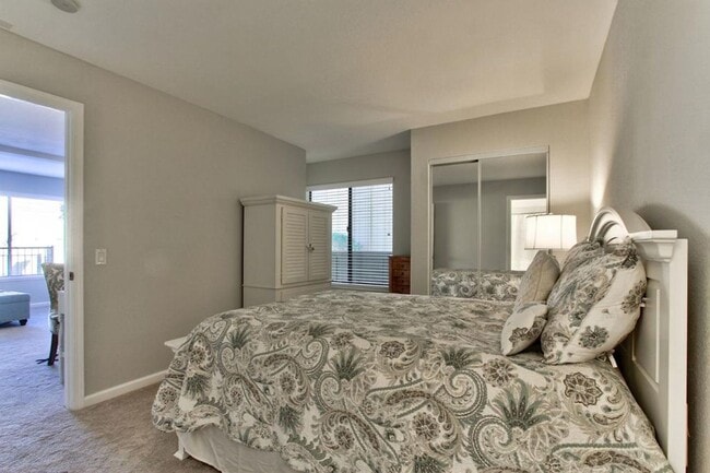 Foto del edificio - Great One Bedroom Condo in Monterey