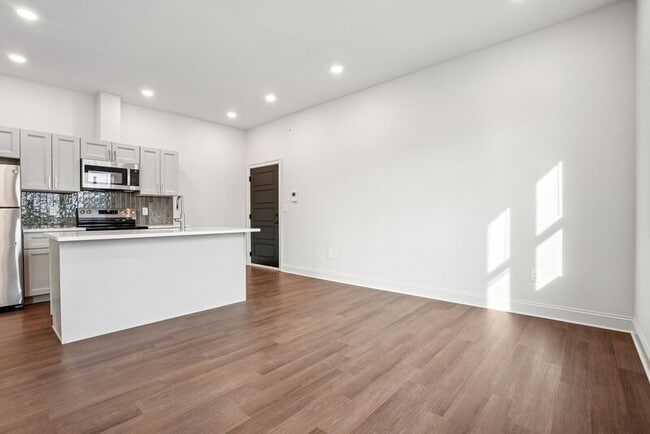 Photo - 472 Roxborough Ave Apartment