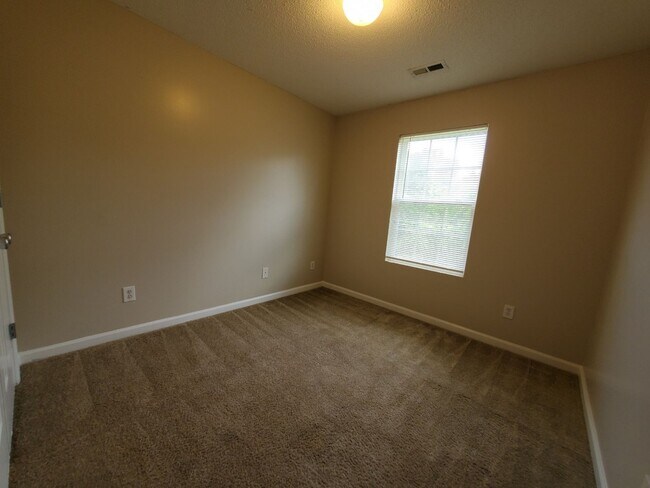 Foto del edificio - ACCEPTS SECTION 8 Open House on 08/24/25 f...