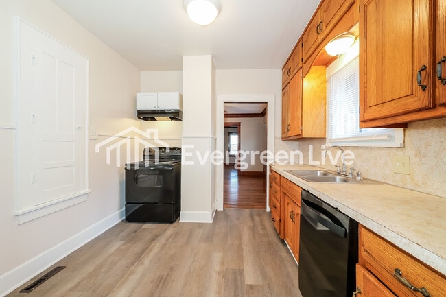 Foto del edificio - 1420 S 33 St