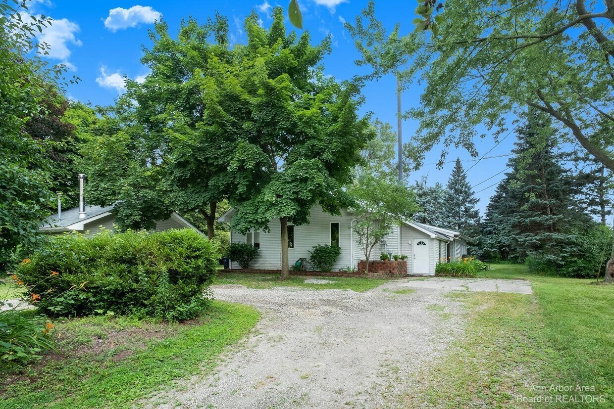 Primary Photo - 89 Golfview Ln