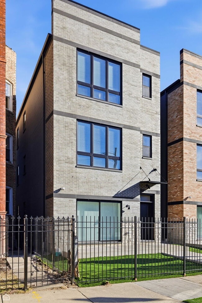 Building Photo - 4739 S Indiana Ave