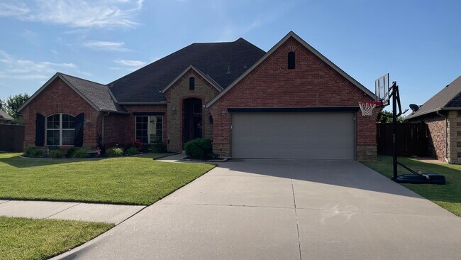 Foto del edificio - 15512 Maple Ridge Ln