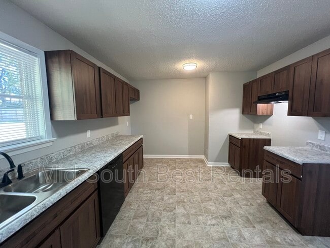 Building Photo - 196 Jeanne Dr