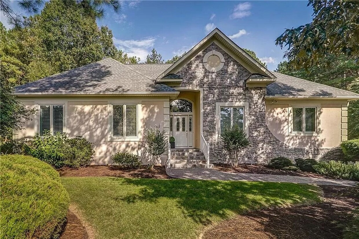 Primary Photo - gorgeous stucco and stone transitional hom...