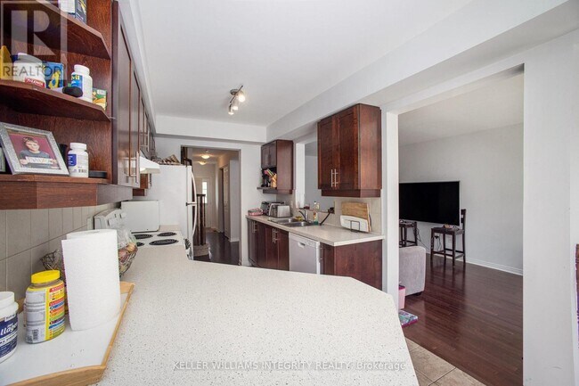 Building Photo - 148 Goldwood Private