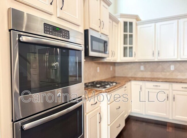 Building Photo - 225 Wiscasset Way