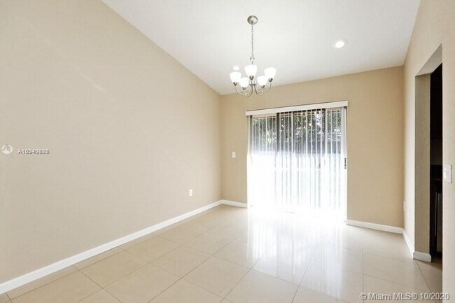 Building Photo - 11460 NW 40th Pl