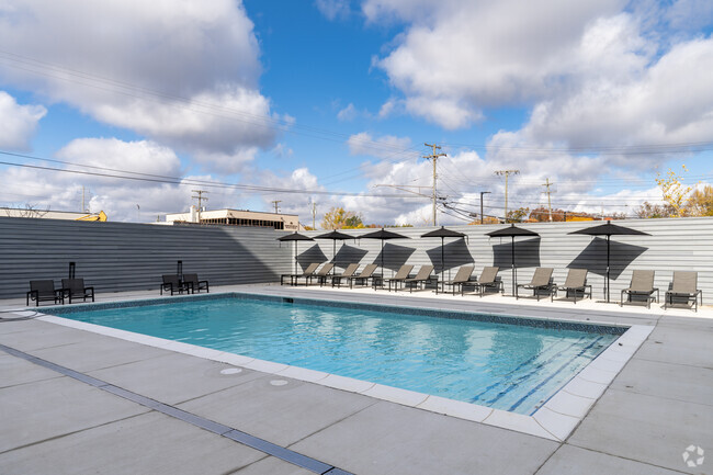 Piscina - Flats at Iron Ridge