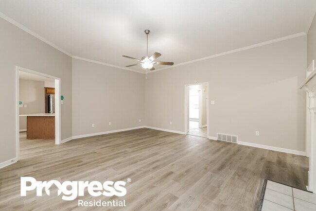 Building Photo - 6150 Woodstock View Dr