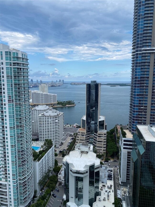 Building Photo - 1010 Brickell Ave