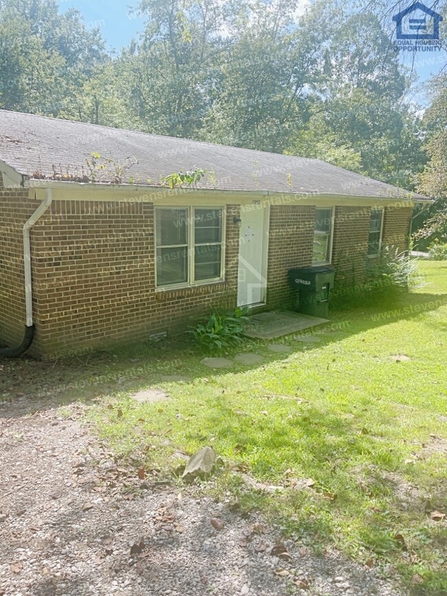 Building Photo - 2050 Wildwood Rd