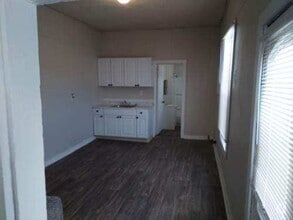 Building Photo - 631 Rawling St