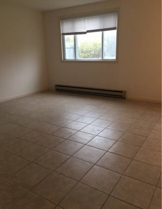 Building Photo - 1335 Spring Village Dr