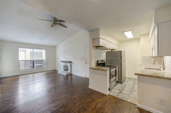 Foto del edificio - 2120 Wilcrest Dr