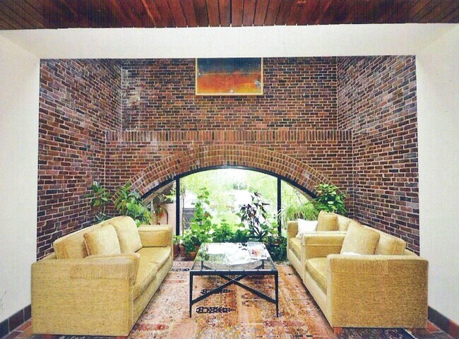 Common Area gathering setting - 100 Keyes Rd