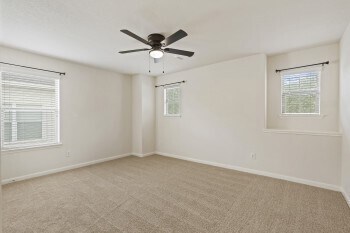 Foto del edificio - 5210 Hillbrook Ct