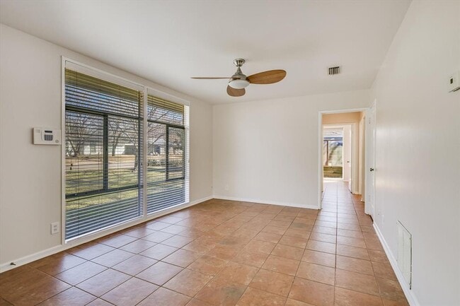 Building Photo - 1419 Corona Dr