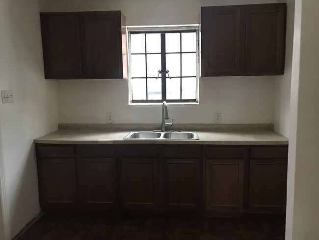 Building Photo - 5301 Kensington Ave