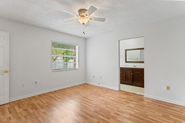 Foto del edificio - 13945 Langley Pl