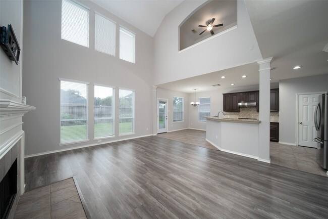 Building Photo - 3627 Midland Dr