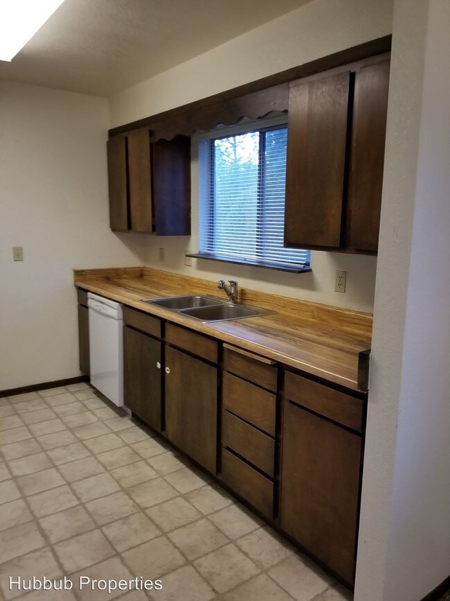 Building Photo - 14937 Shoreline Dr
