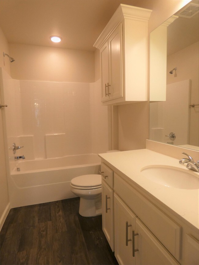 Building Photo - 409 Vail Cir